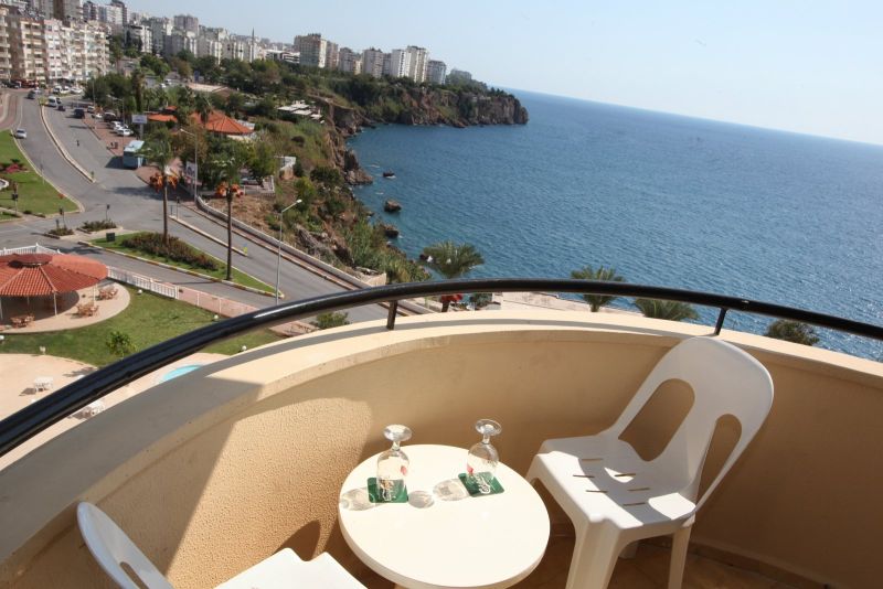 AKRA V HOTEL